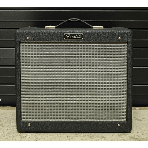 922 - Fender Blues Junior guitar amplifier, made in Mexico, with footswitch and dust cover*Please note: Ga... 