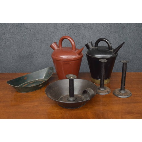 1054 - Two Toleware oil cans with narrow spouts, in black and red, 10.5