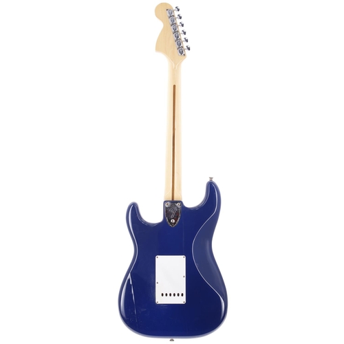 25 - 1975 Fender Stratocaster electric guitar, made in USA; Body: blue poly refinish, long lacquer cracks... 