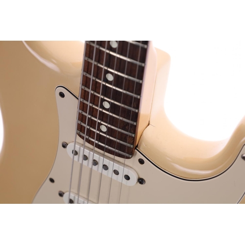 51 - 2006 Fender American Standard Stratocaster electric guitar, made in USA; Body: Olympic white finish,... 