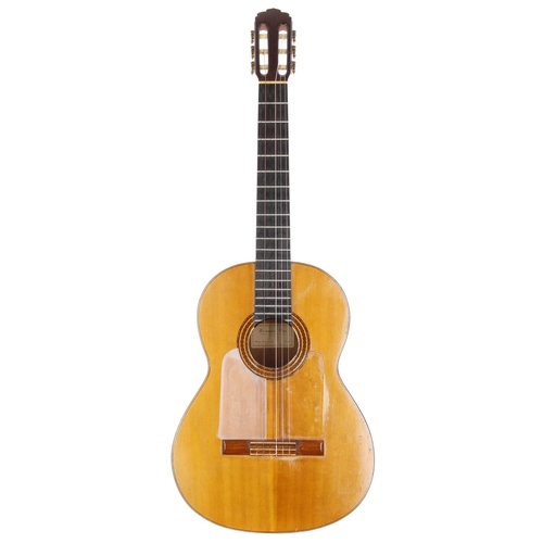 3222 - 1960s Hermanos Vera classical guitar, made in Madrid, Spain; Back and sides: mahogany, heavy finish ... 