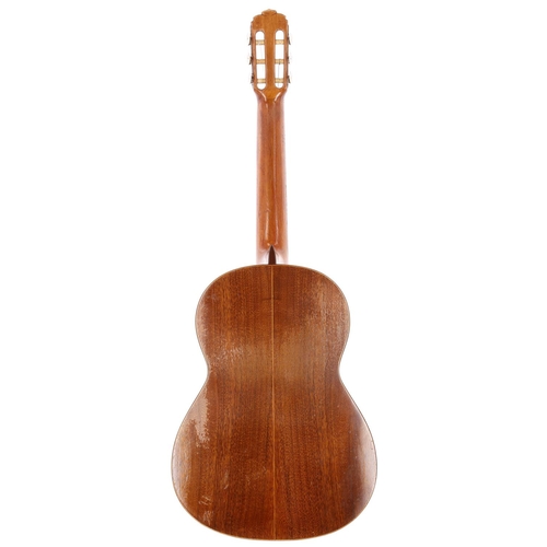 3222 - 1960s Hermanos Vera classical guitar, made in Madrid, Spain; Back and sides: mahogany, heavy finish ... 