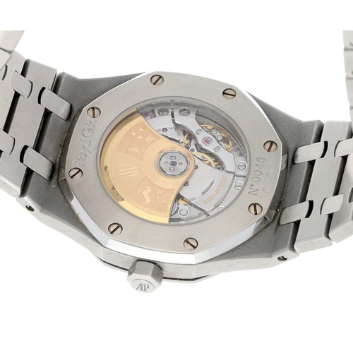 38 - Audemars Piguet Royal Oak automatic stainless steel gentleman's wristwatch, reference no. 15300ST.OO... 