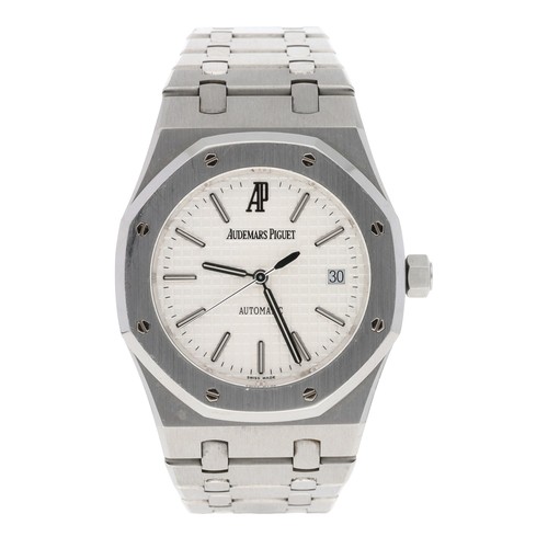 38 - Audemars Piguet Royal Oak automatic stainless steel gentleman's wristwatch, reference no. 15300ST.OO... 