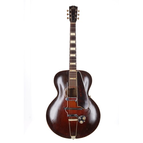 82 - Unusual mid 1920s Gibson L4 acoustic archtop guitar, made in USA; Body: sunburst finish carved spruc... 