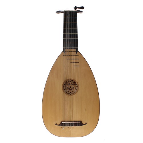 1560 - Fine lute by and signed Anton Smith, Semley, 1971 to the inner back, with six double courses and two... 