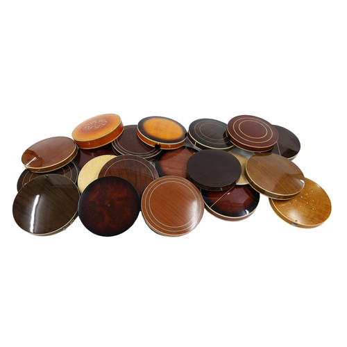 1513 - Nineteen various banjo resonator covers (19)