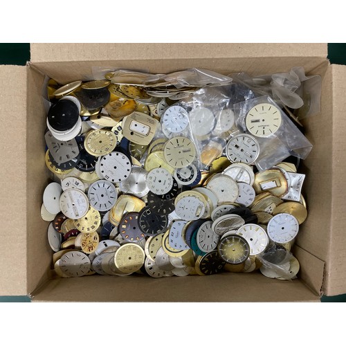 470 - Large quantity of assorted wristwatch dials