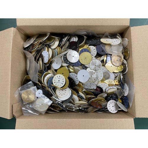 475 - Large quantity of assorted wristwatch dials