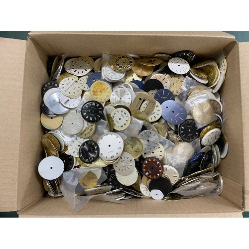 485 - Large quantity of assorted wristwatch dials