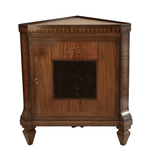 1833 - Attractive 19th century satinwood standing corner cupboard, with parquetry and marquetry inlay with ... 