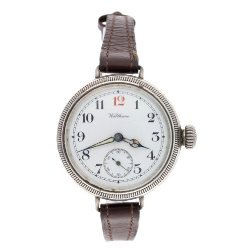 341 - American Waltham silver wire-lug gentleman's wristwatch, serial no. 19529xxx, circa 1914, signed cir... 