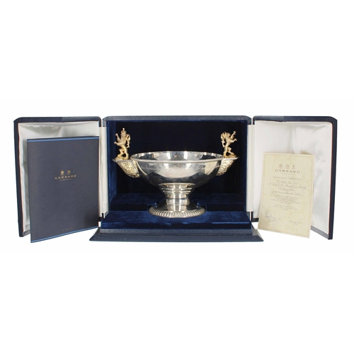 520 - Fine Elizabeth II Limited edition commemorative silver pedestal bowl, commemorating Queen Elizabeth ... 