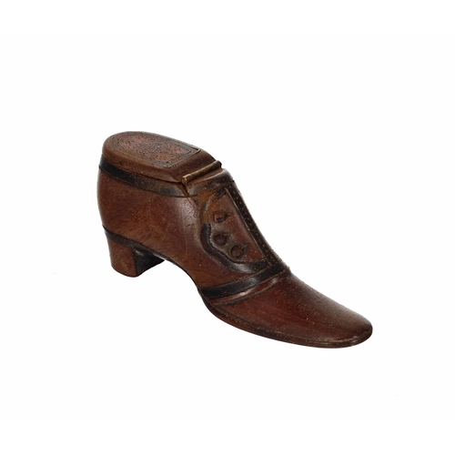 541 - Victorian treen novelty snuff box in the form of a shoe, with a hinged cover and pinwork decora... 