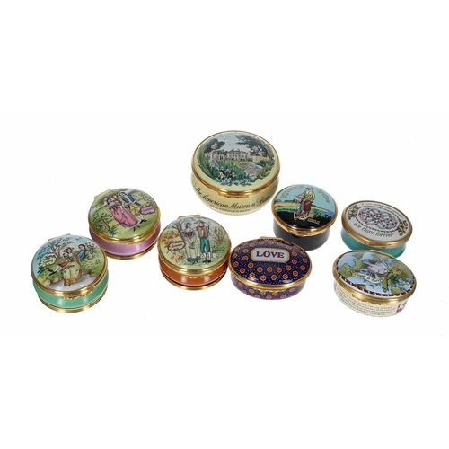 566 - Group of Halcyon Days and Bilston by Halcyon Days trinket boxes; to include American Museum Annivers... 