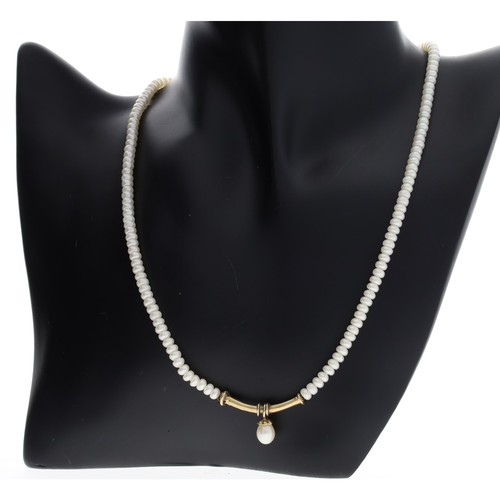 93 - Cultured pearl necklace with a 9ct clasp, 13.1gm, the pearls 4.5mm, 17