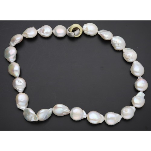 94 - Baroque pearl necklace with brushed gold-plated and silver hinged hoop clasp, 88.9gm... 