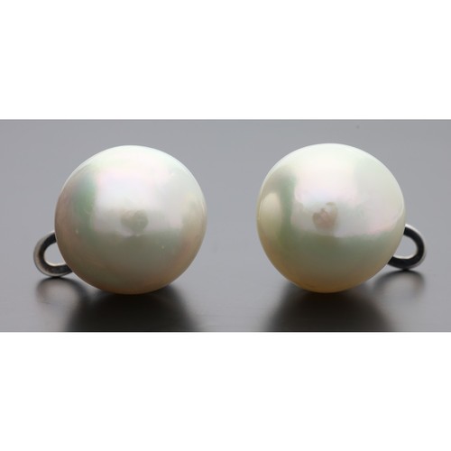 269 - Attractive pair of baroque pearl earrings with 18ct white gold mounts, the pearls 17mm (336)... 