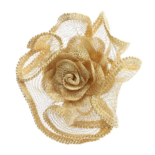 299 - 18ct yellow gold mesh flower brooch, stamped 750, 20gm (366)