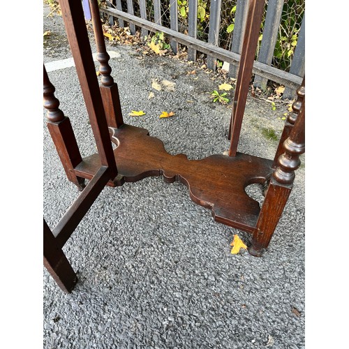 1803 - Small antique oval oak gateleg occasional table, with a carved lancet frieze upon slender turned sup... 