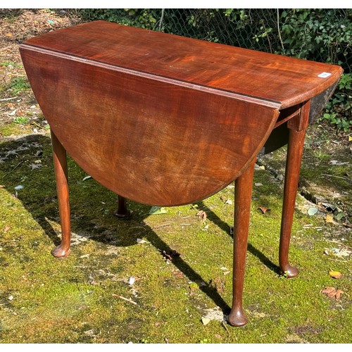 1798 - Small George III Cuban mahogany pad foot dropleaf table, 36