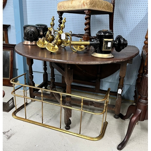 1800B - 18th century oak gateleg dropleaf table, fitted with a single frieze drawer, 48