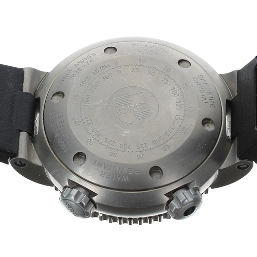 662 - Oris Divers Titan 'C' Small Second Date automatic titanium diver's wristwatch, reference no. 7634-74... 