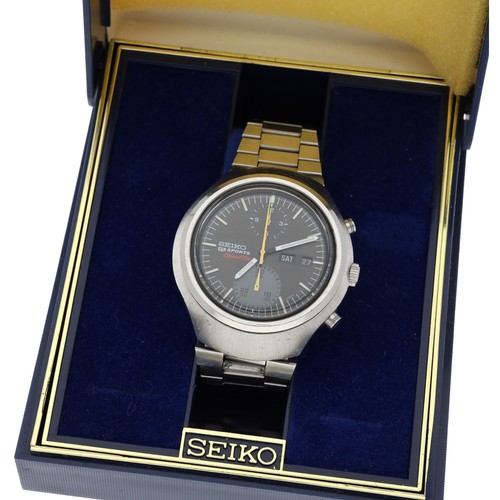 678 - Seiko 5 Sports Speed-Timer 'Tokei Zara' 'Helmet' Chronograph automatic stainless steel gentleman's w... 