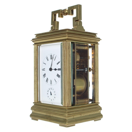 1214 - Repeater carriage clock with alarm and striking on a gong, within a pillared gorge style brass case,... 