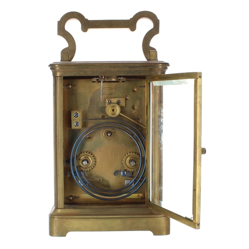 1236 - French carriage clock striking on a gong, within a corniche brass case, 7.25