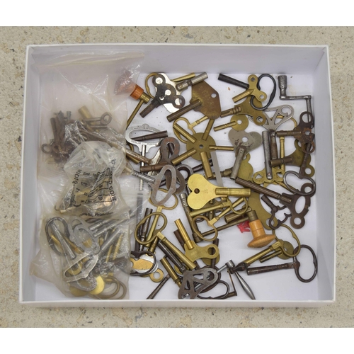 2117 - Large quantity of various clock winding and door keys etc