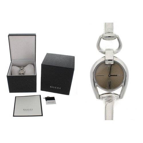 711 - Gucci Horsebit stainless steel lady's wristwatch, reference no. 139.5, circa 2021, circular grey dia... 