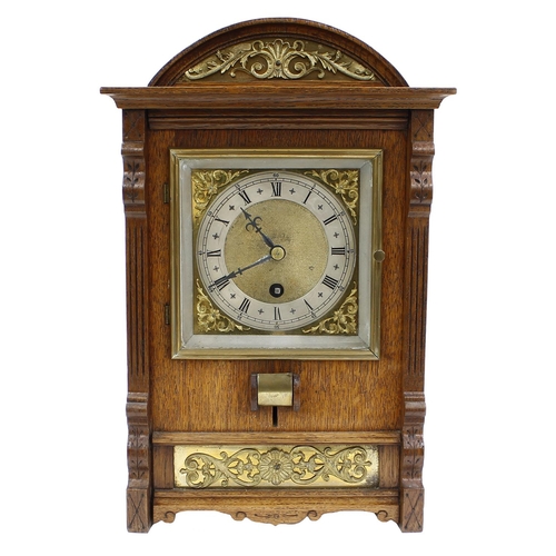 1102 - Oak cased electric memorandum clock, the hinged arched top opening to reveal a circular disc with ra... 