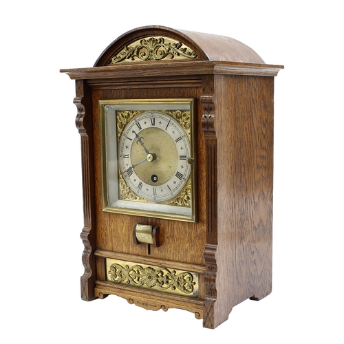 1102 - Oak cased electric memorandum clock, the hinged arched top opening to reveal a circular disc with ra... 