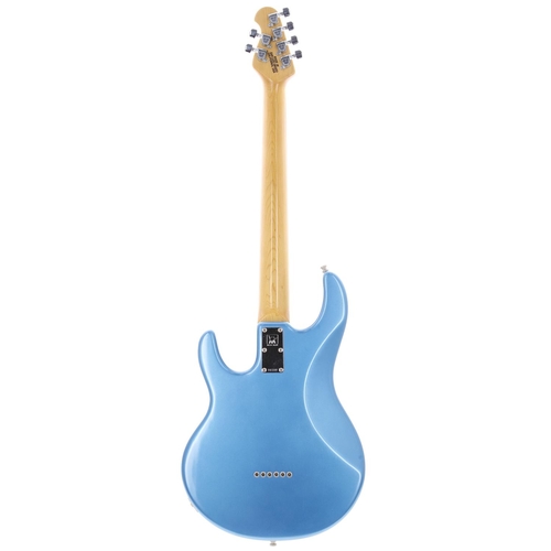 537 - 1989 Ernie Ball Music Man Silhouette electric guitar, made in USA; Body: metallic blue refinish, min... 