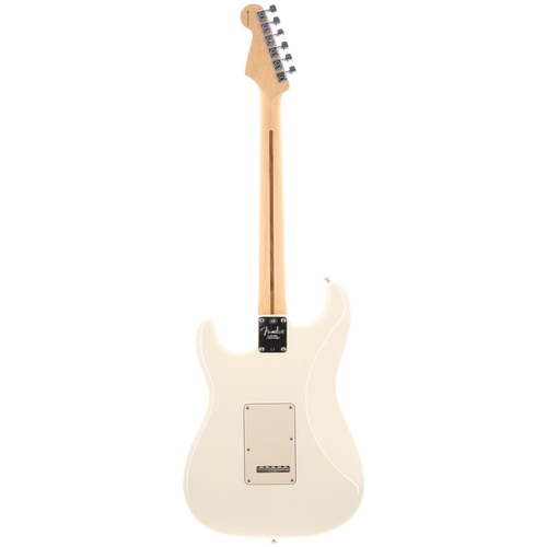 561 - 2005 Fender American Standard Stratocaster electric guitar, made in USA; Body: Olympic white finish,... 