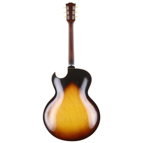 616 - 1957 Gibson ES-175 hollow body electric guitar, made in USA; Body: sunburst finish, mild surface lac... 