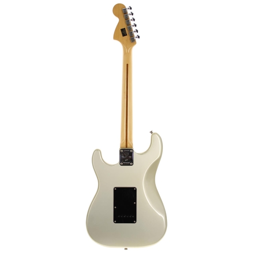 810 - 1979 Fender 25th Silver Anniversary Stratocaster electric guitar, made in USA; Body: metallic silver... 