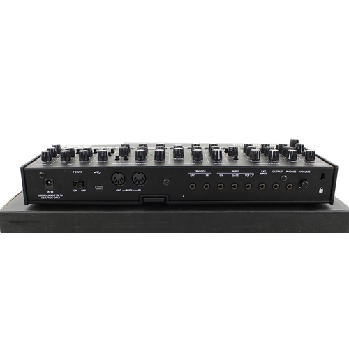 値下げ：Roland Boutique SE-02 アナログシンセ・モジュール Roland Boutique SE-02 Analog Synthesizer - Designed by