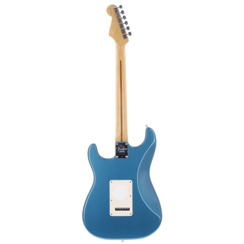 730 - 1999 Fender American Standard Stratocaster electric guitar, made in USA; Body: Aqua Marine metallic ... 