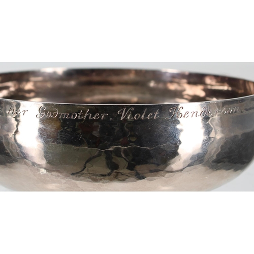 582 - George V planished silver porringer, with pierced handle and presentation inscription to the rim, st... 