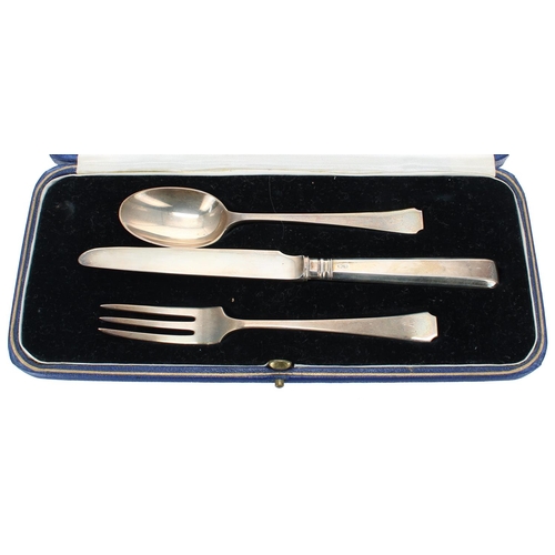 1211 - Cased pair of Victorian shell cast silver spoons, maker Josiah Williams & Co, London 1892, 5