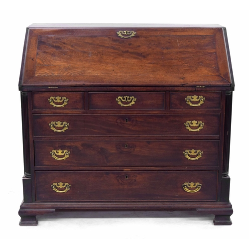 1418 - Good George III mahogany bureau, the fall front with a green baize lining enclosing a good serpentin... 