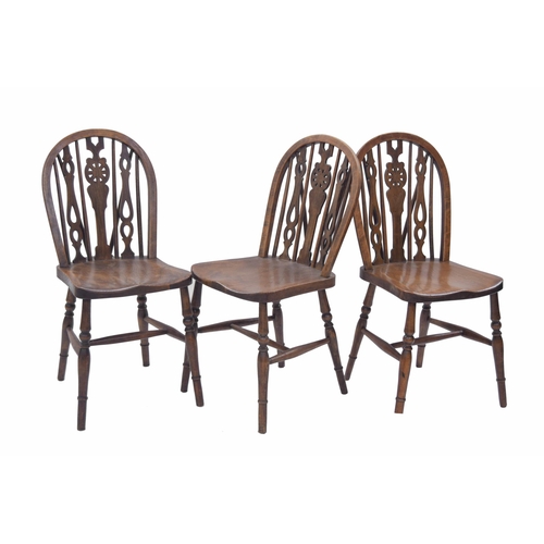 1433 - Set of three elm seat wheelback Windsor chairs (3)