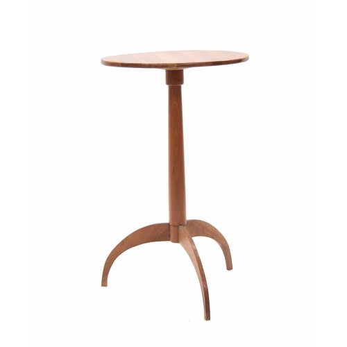 1440 - Shaker style circular tripod candle/side table, the plain top over a central support over three down... 