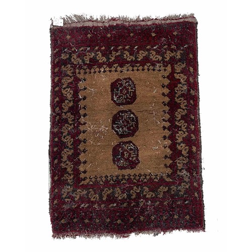 900 - Persian Baluch pattern rug, 68