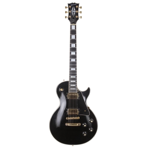 941 - 1974 Gibson Les Paul Custom electric guitar, made in USA; Body: black finish, various surface marks ... 