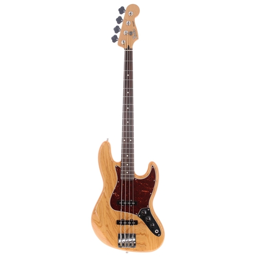 908 - 2007 Fender FSR Deluxe Jazz Bass guitar, made in Mexico; Body: natural finished ash; Neck: maple; Fr... 