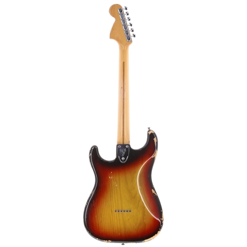 913 - 1977 Fender Hardtail Stratocaster electric guitar, made in USA; Body: three-tone sunburst finish, he... 