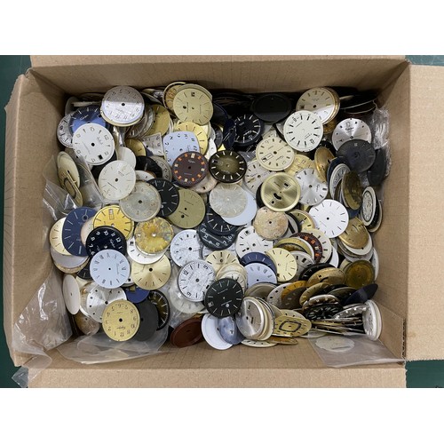 568 - Very large quantity of assorted wristwatch dials